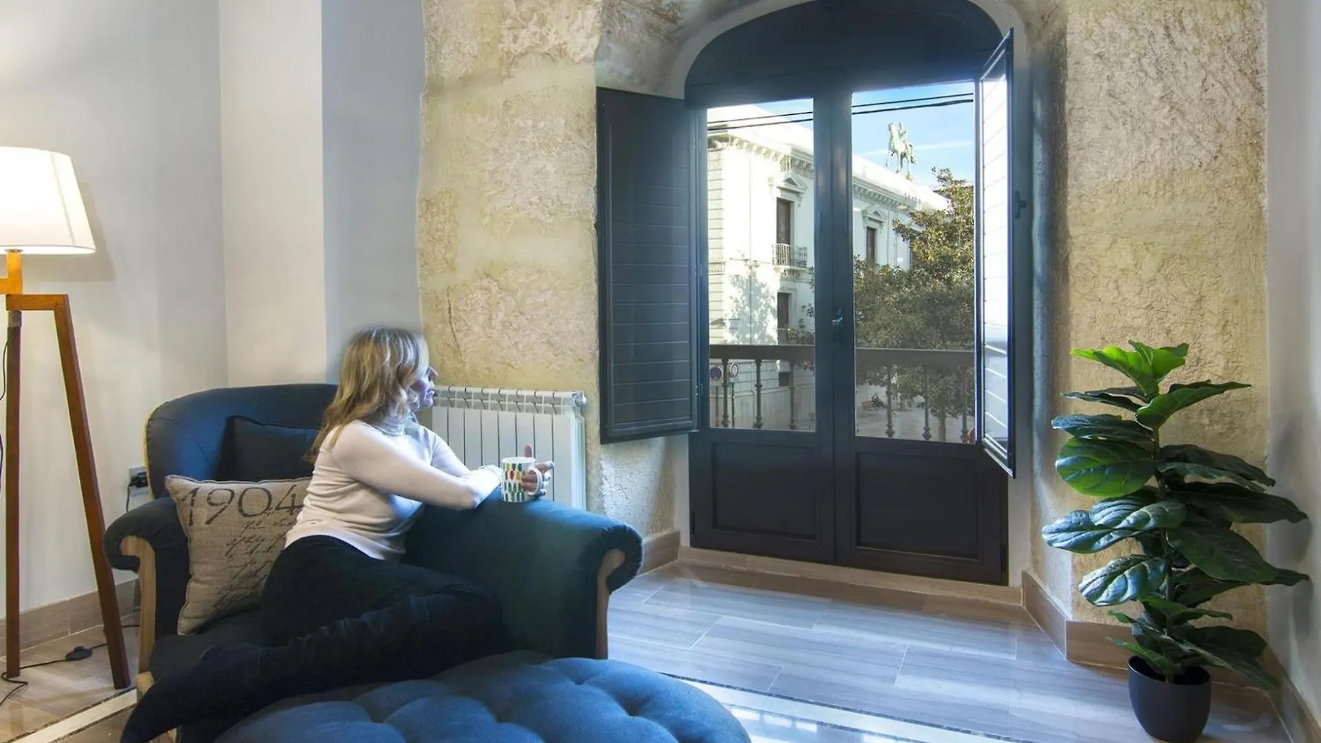 Elegant Town Hall Apartment With Views Granada