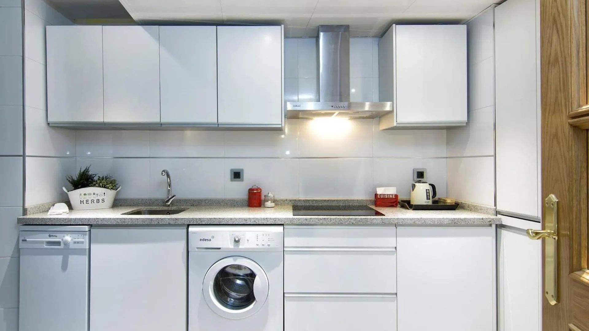 Elegant Town Hall Apartment With Views Granada