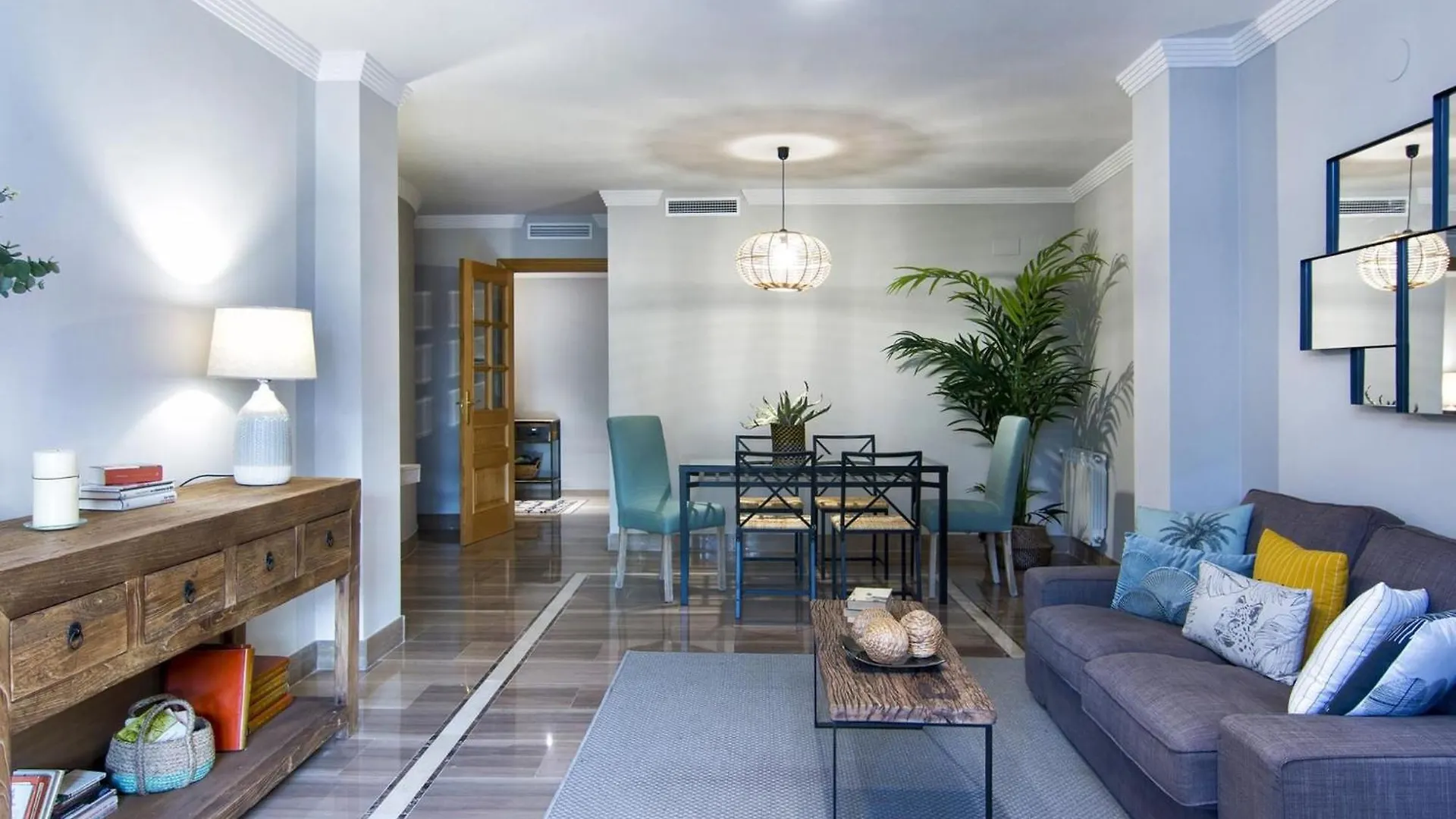 Elegant Town Hall Apartment With Views Granada España