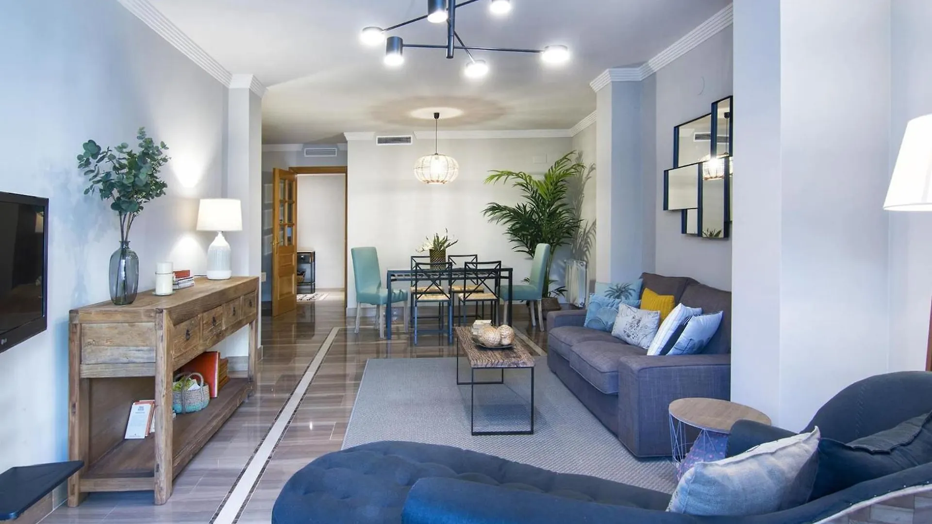 Elegant Town Hall Apartment With Views Granada