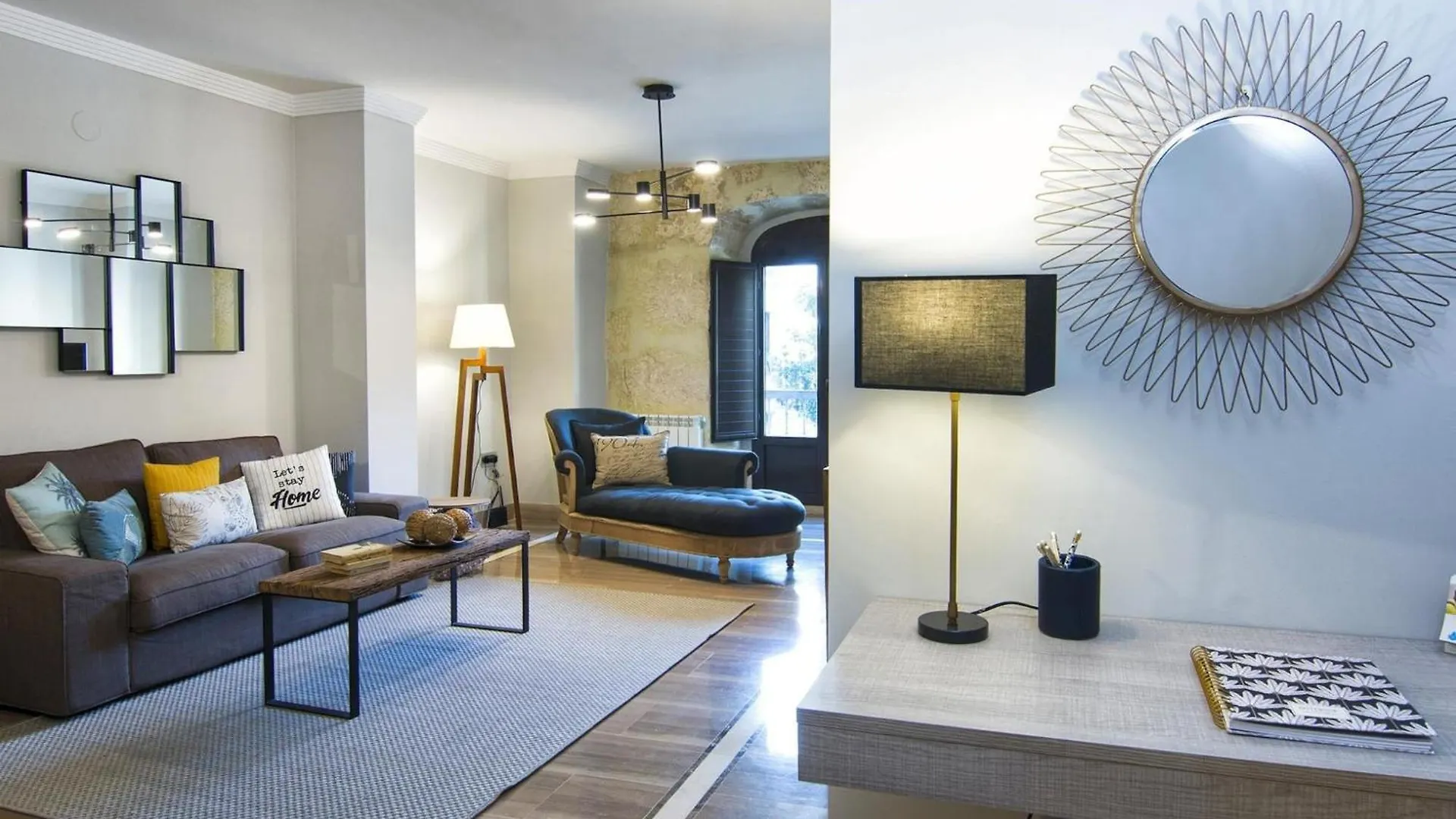 Elegant Town Hall Apartment With Views Granada