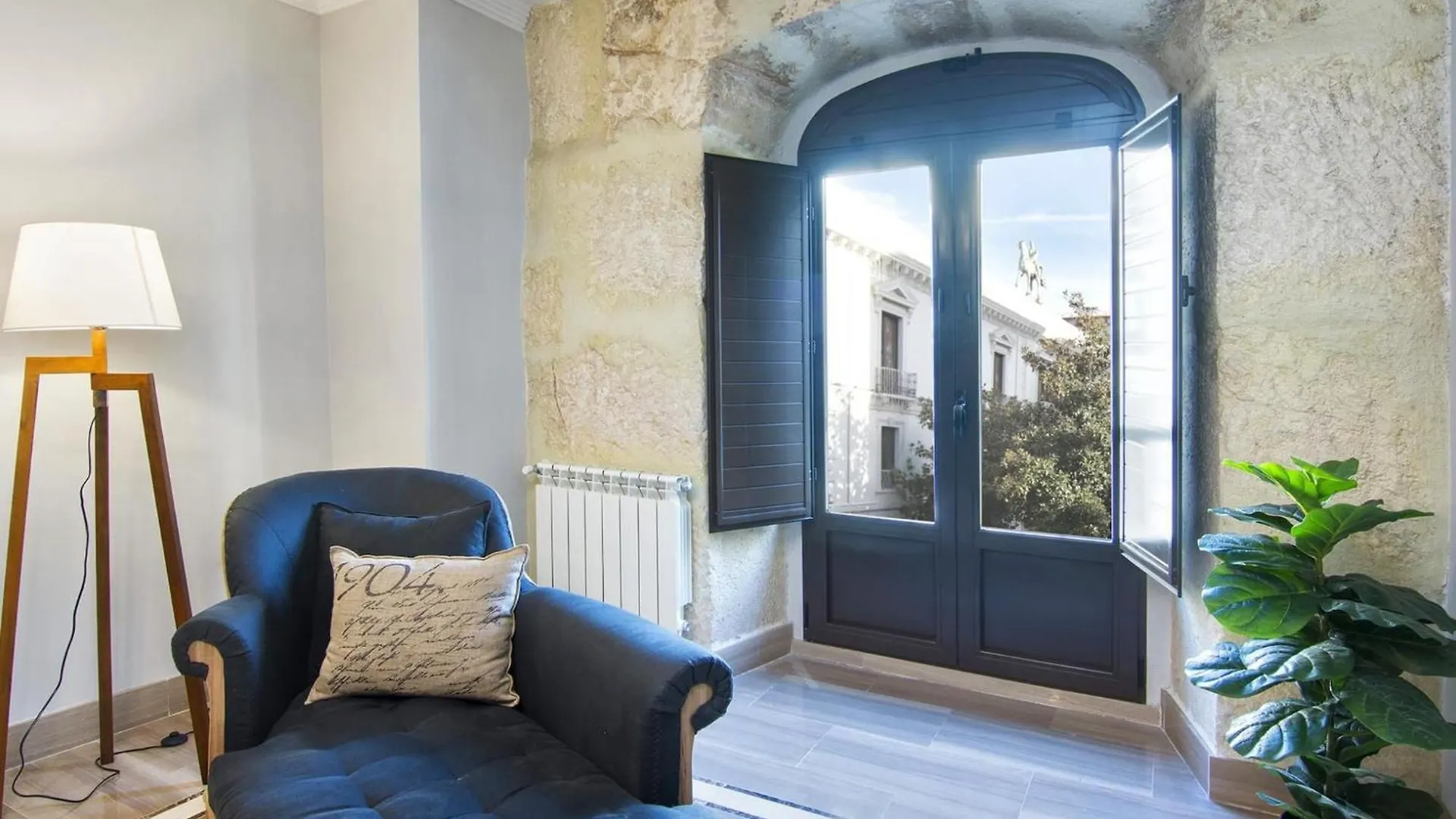 Elegant Town Hall Apartment With Views Granada