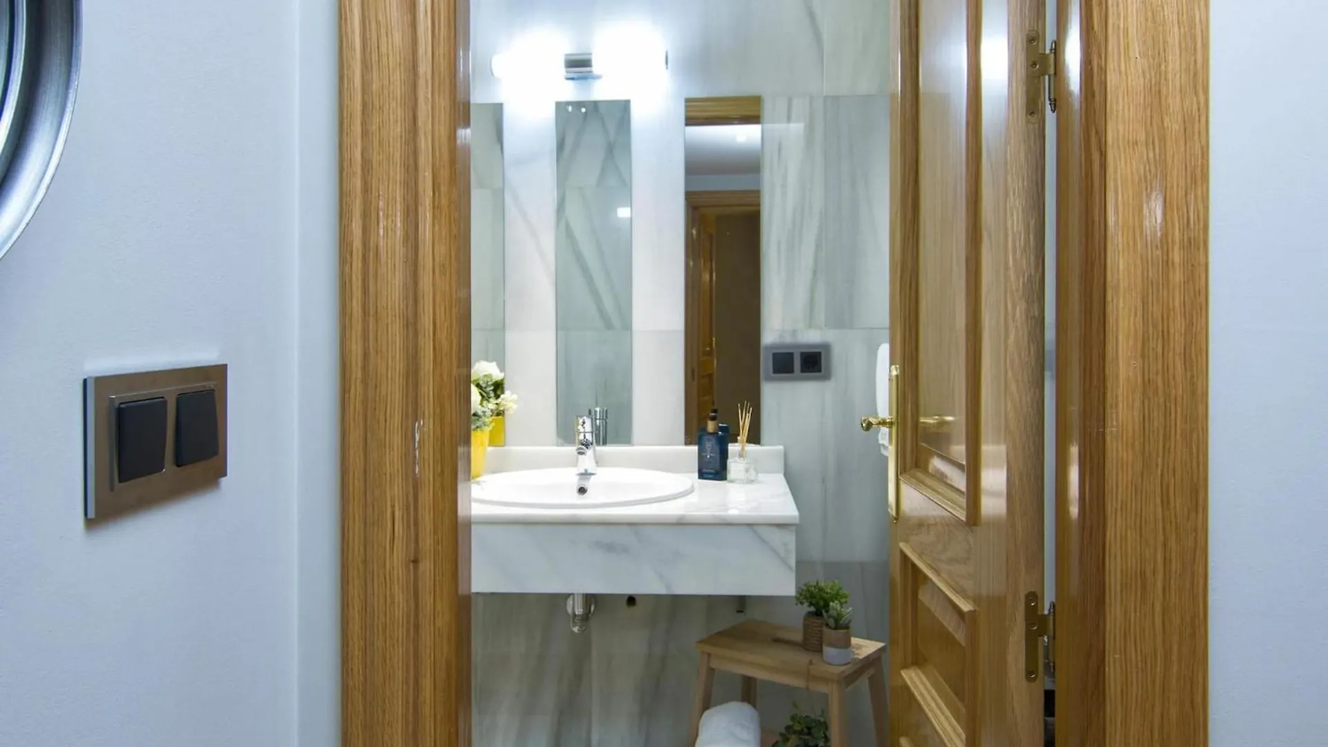 Elegant Town Hall Apartment With Views Granada