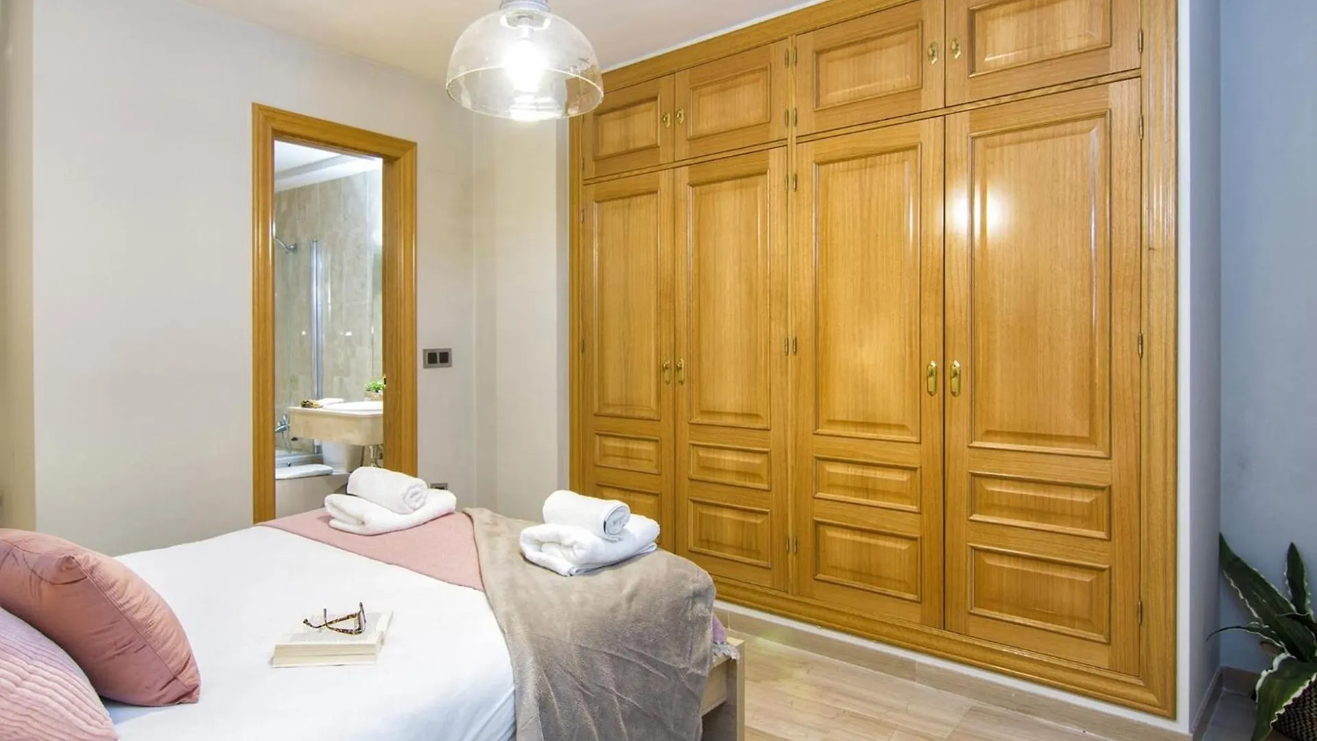 Elegant Town Hall Apartment With Views Granada 0*,