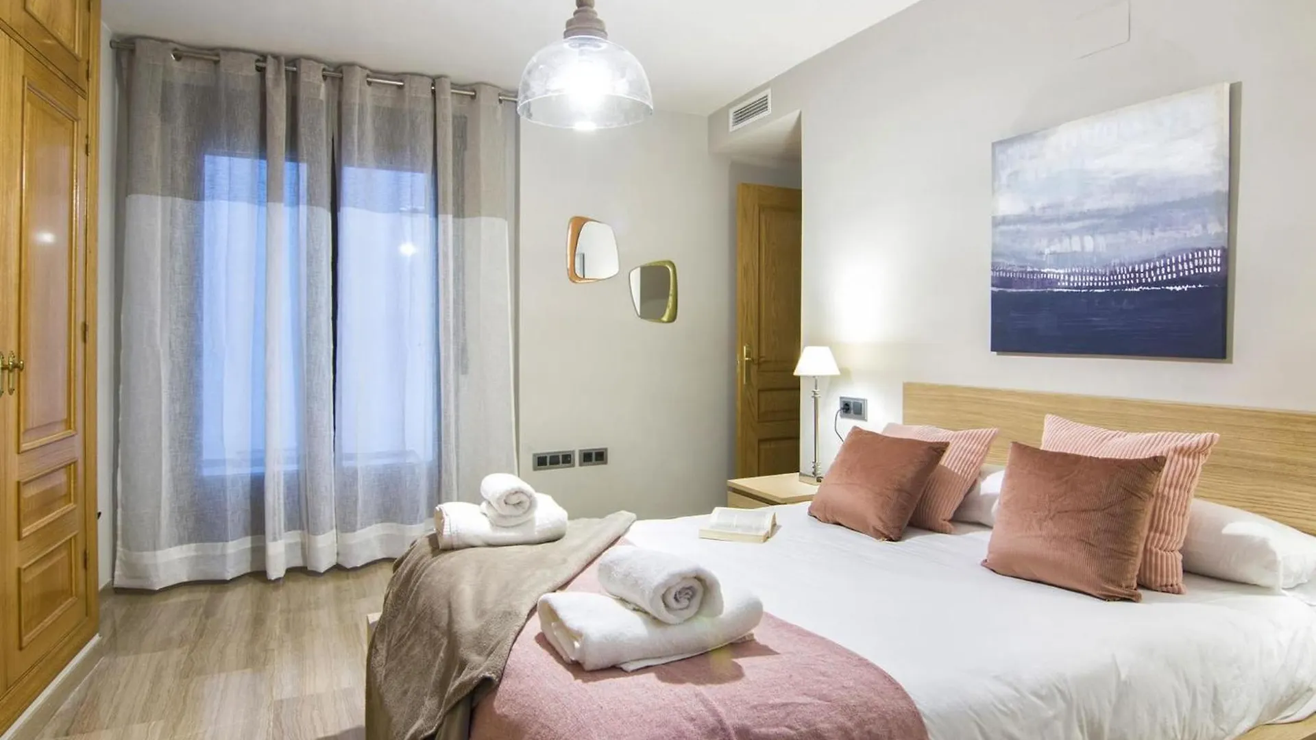 Elegant Town Hall Apartment With Views Granada