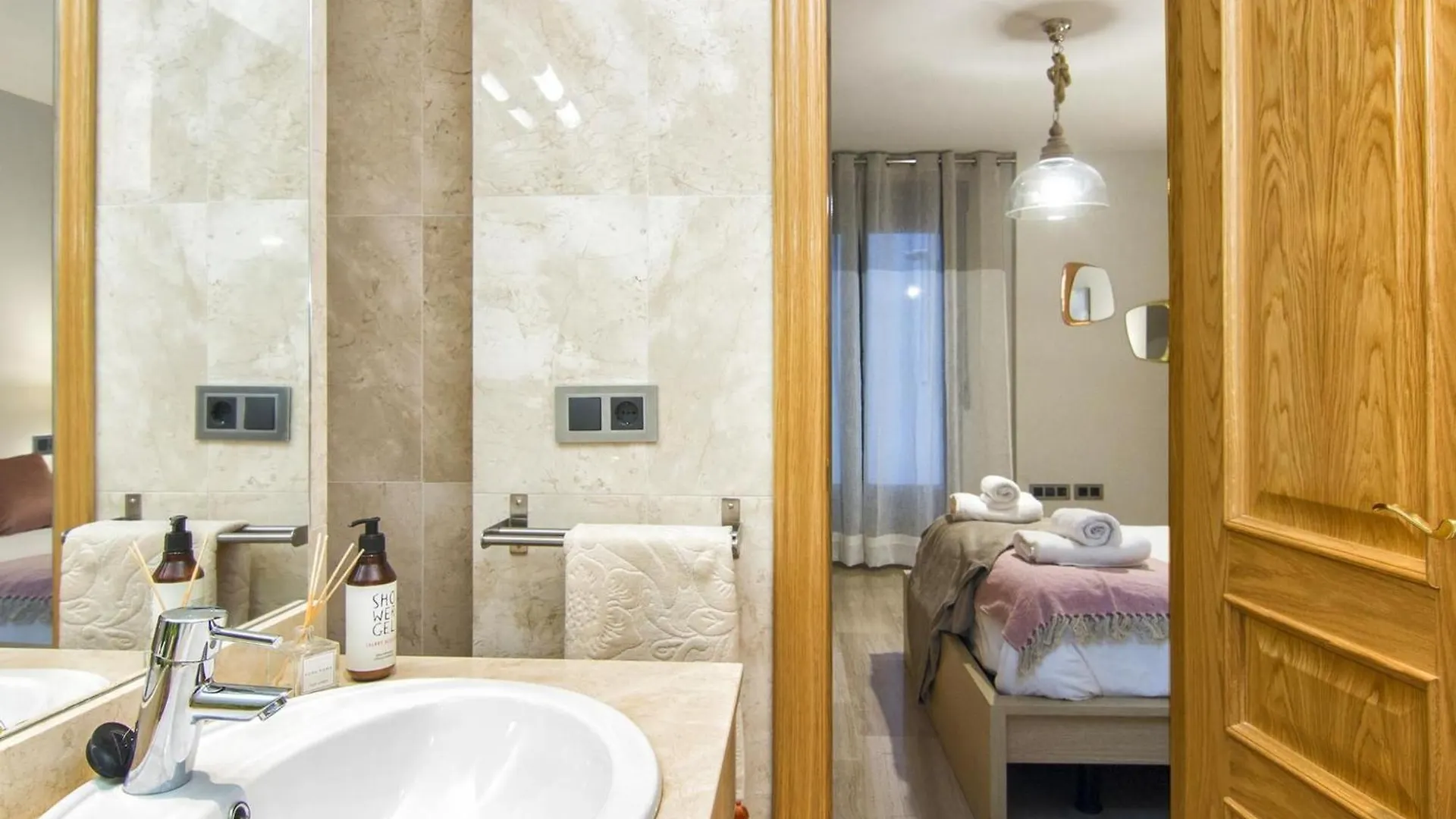 Elegant Town Hall Apartment With Views Granada